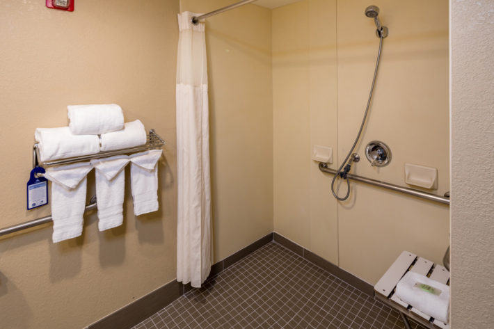 Best Western Plus Airport Inn & Suites Oakland Hotel Bathroom