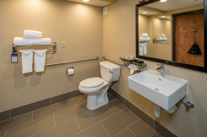 Best Western Plus Airport Inn & Suites Oakland Hotel Bathroom 4