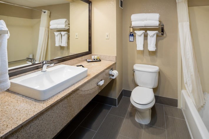 Best Western Plus Airport Inn & Suites Oakland Hotel Bathroom 5