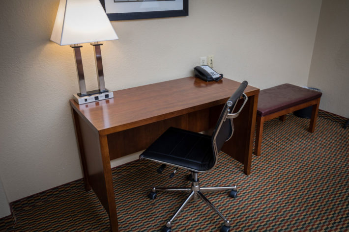 Best Western Plus Airport Inn & Suites Oakland Hotel Room Desk