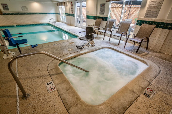 Best Western Plus Airport Inn & Suites Oakland Hotel Swimming Pool