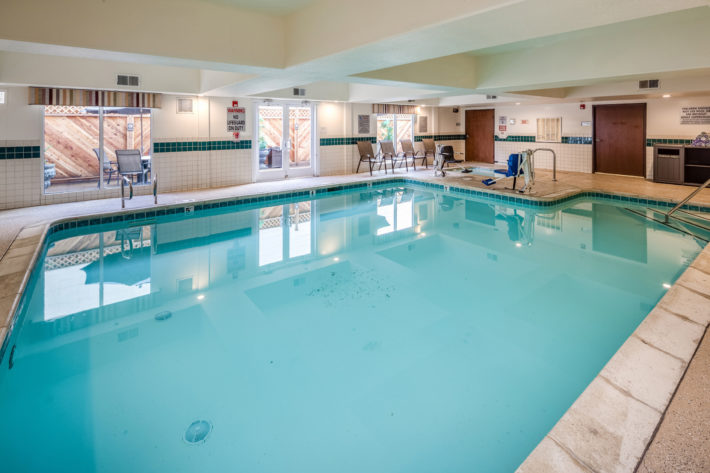 Best Western Plus Airport Inn & Suites Oakland Hotel Swimming Pool 2